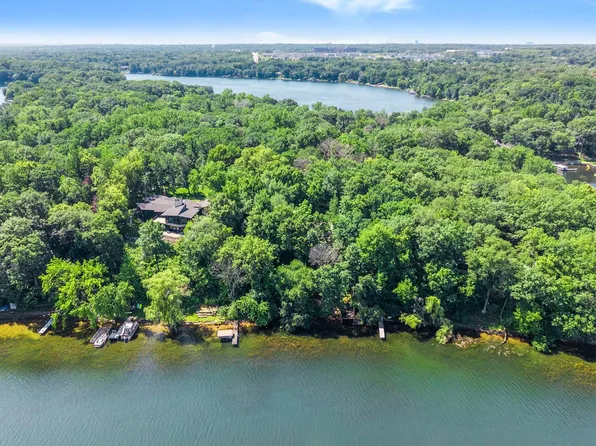8000 Hill Trl N, Lake Elmo, MN 55042
