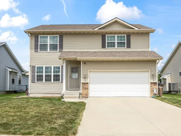9665 Red Sunset Ct, West Des Moines, IA 50266