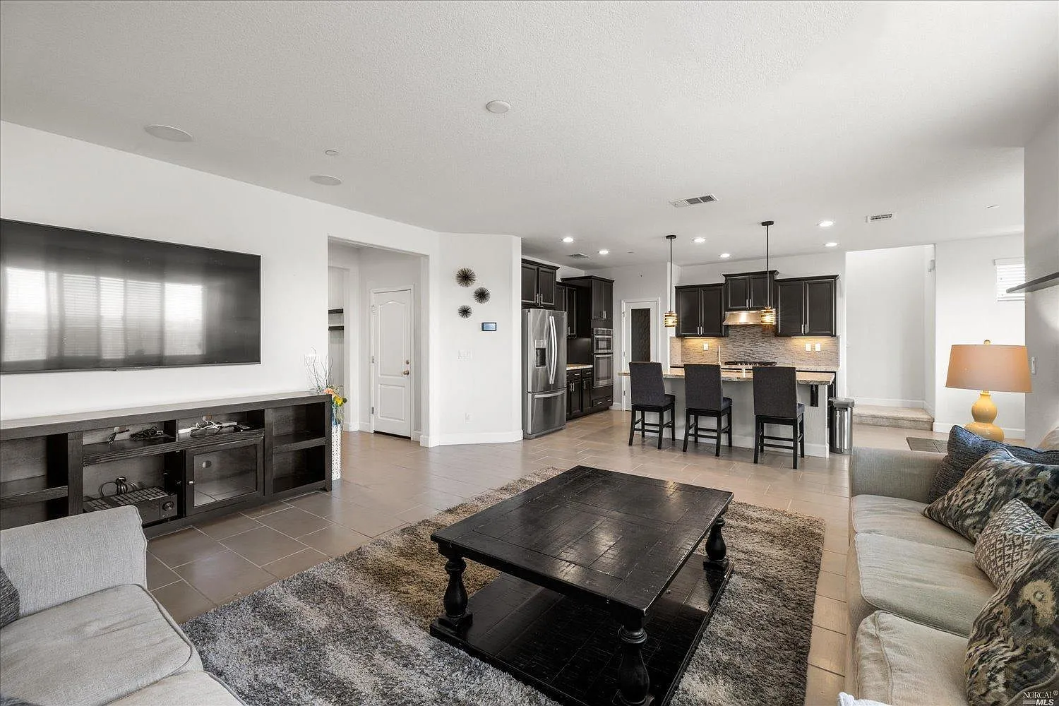 4 bed, 2502 sqft, $3,900 — Photo 3