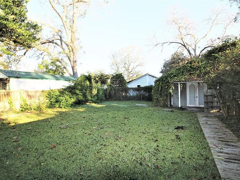 411 E Alabama St — Photo 6