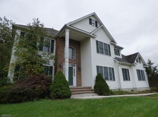 16 Cedar Ridge Rd, Lafayette, NJ 07848