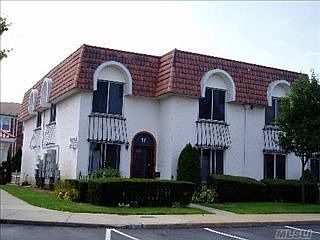 1st image of 17 Alhambra Dr