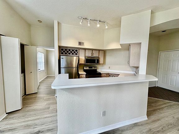 5th image of 7360 Westpointe Blvd APT 135