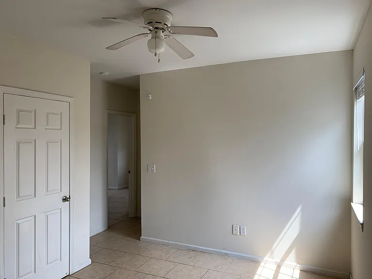 2041 Amelia St — Photo 9