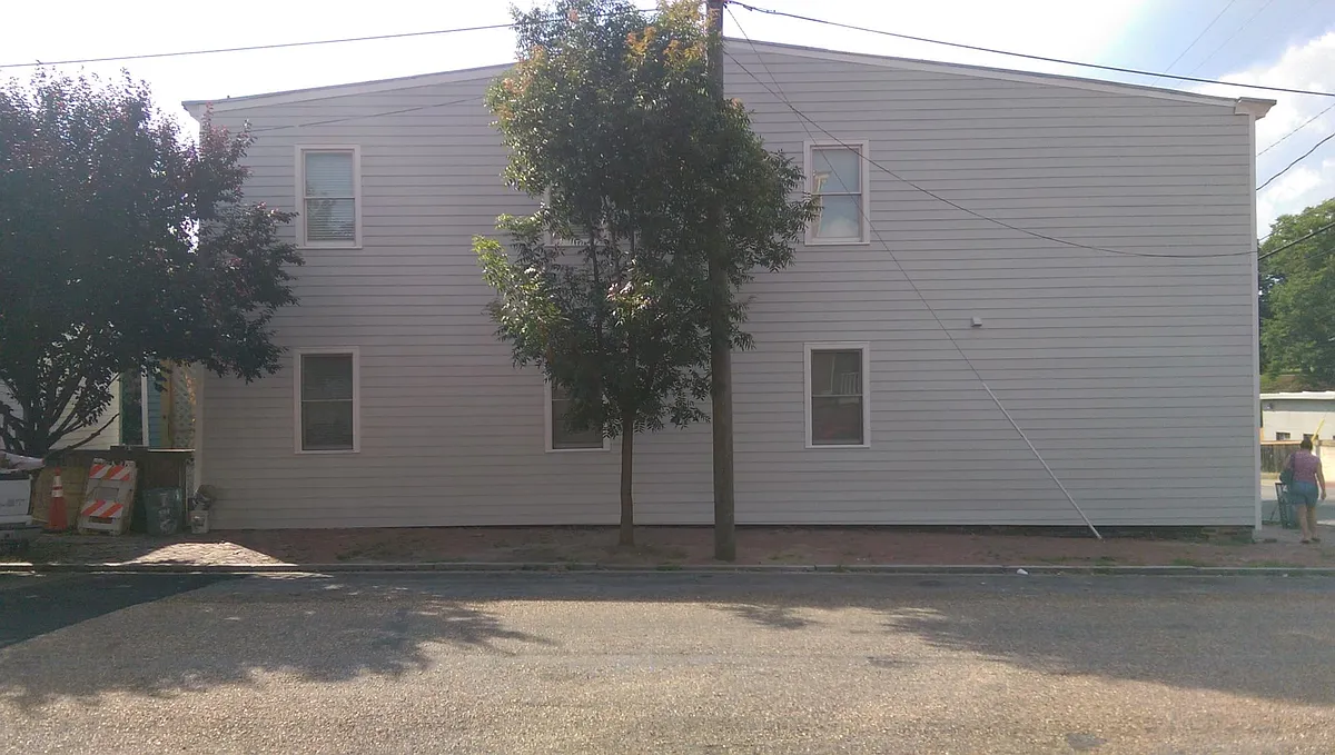 Building Photo - 2123 E Marshall St #1