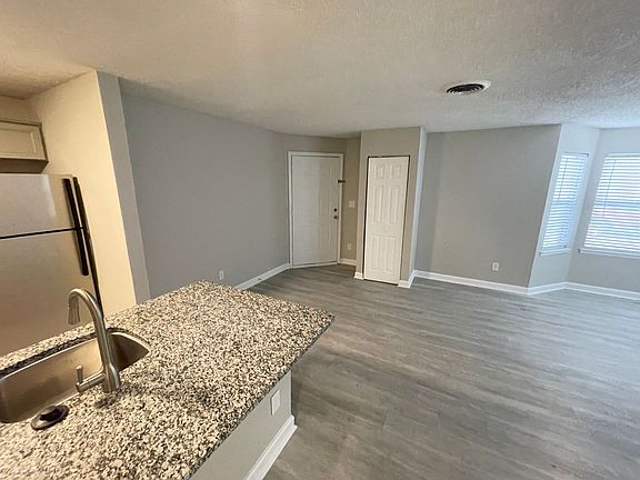 4th image of 415 W 10th St #413-1C