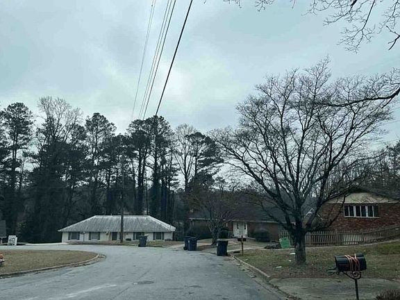 Exterior Neighborhood (street photo)