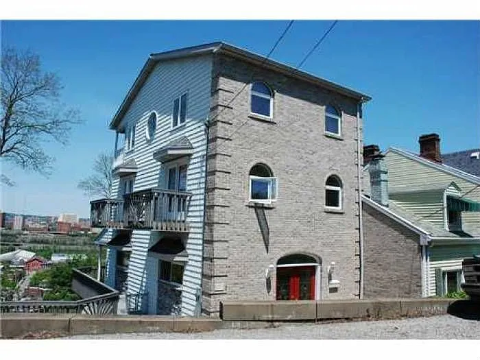 131 Hackstown St photo 1