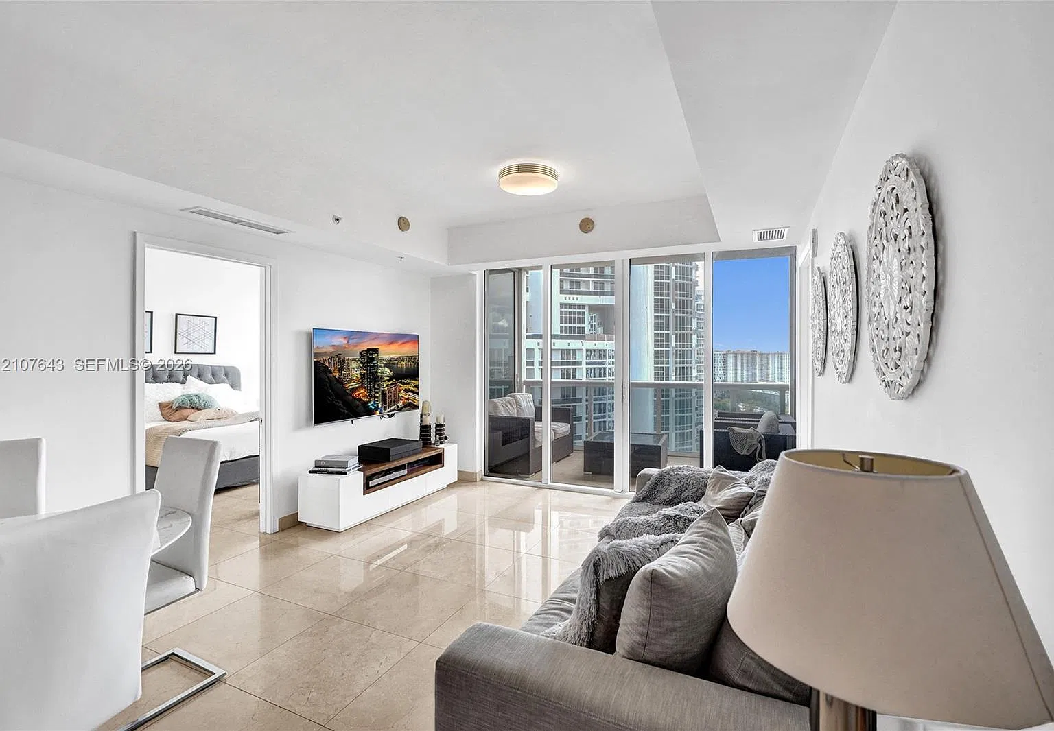 Trump Royale Condo — Photo 1