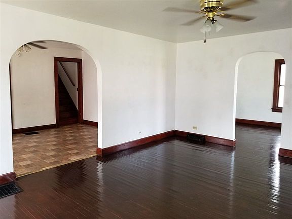 4th image of 304 N Michigan St