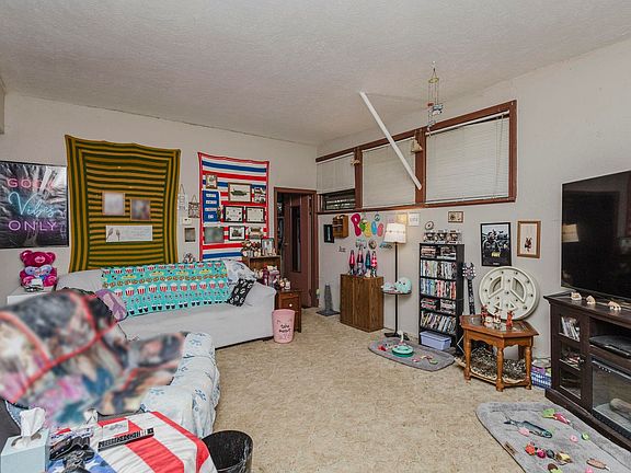 4th image of 1336 S Everett St