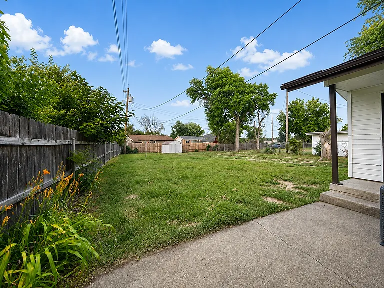 5320 S Madison Ave — Photo 9