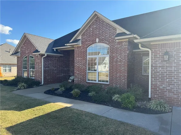 2307 W 7th St, Russellville, AR 72801