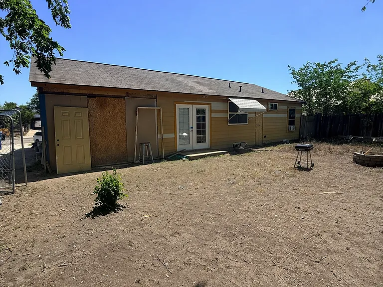 211 Estate Dr — Photo 12