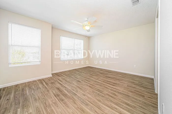 558 Kit St — Photo 12