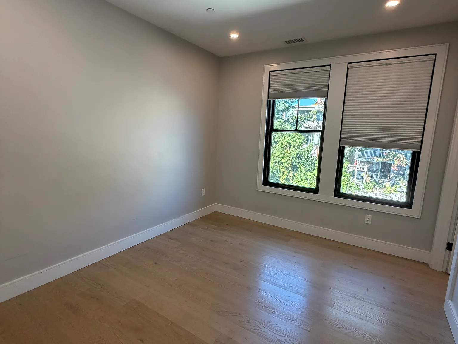 2 bed, 1050 sqft, $1,750 — Photo 4