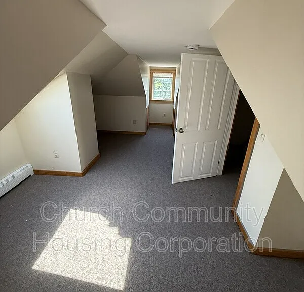 171 Conanicus Ave #D — Photo 8