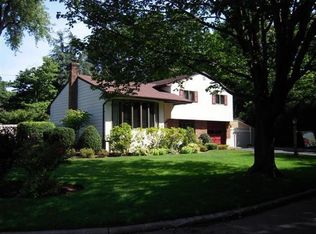 39 Daniel Dr, Glen Cove, NY 11542
