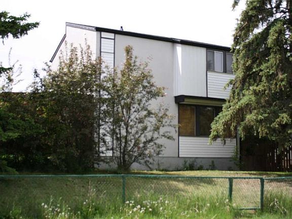 2nd image of 3052 E 32a Ave SE