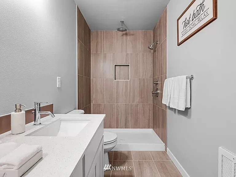 13717 Admiralty Way #E4 — Photo 21
