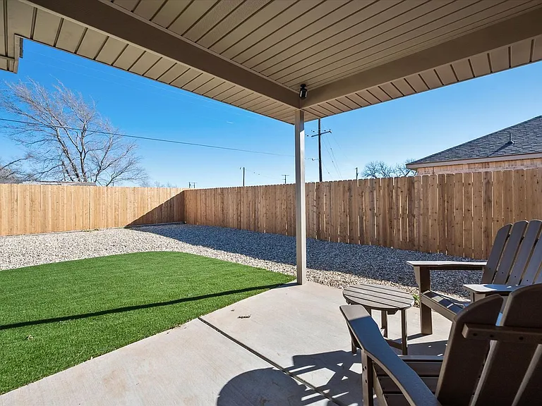 1204 Cottonwood Ave — Photo 3