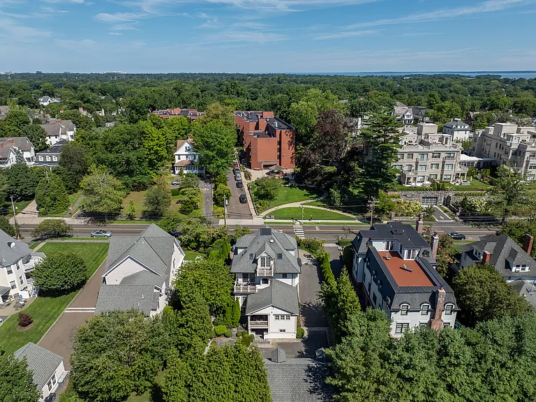 250 Milbank Ave #B — Photo 3