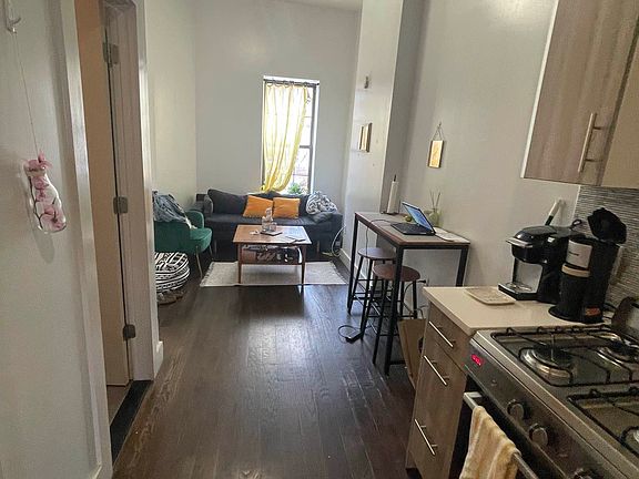 2nd image of 704 Dekalb Ave #3