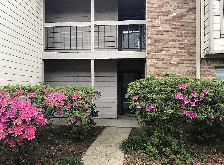 1st image of 17401 Red Oak Dr #11