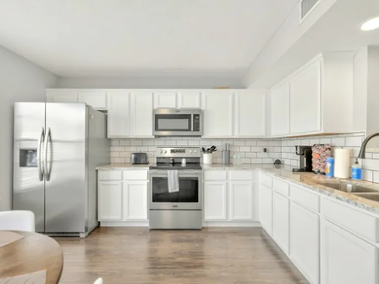 1011 Wolves Den Pl — Photo 12