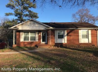 6821 Woodstream Dr, Charlotte, NC 28210