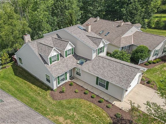2nd image of 954 Chesterton Ct