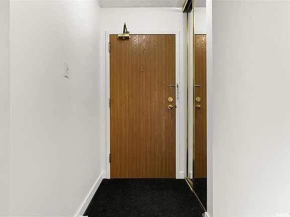 2nd image of 3410 Park St #220