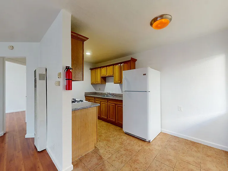 2515 10th ave — Photo 150
