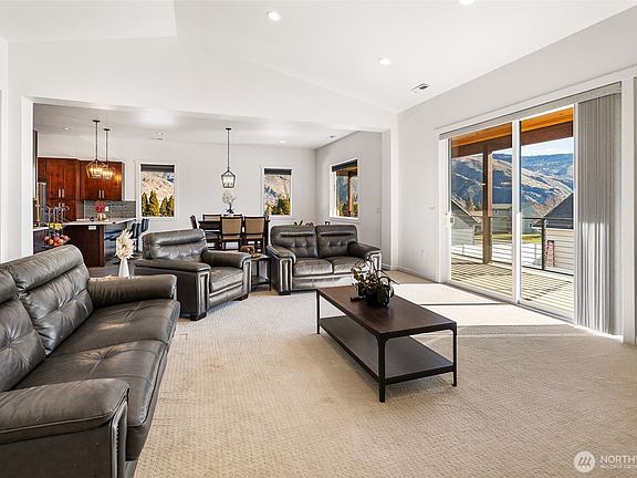 5th image of 1038 Crest Loop