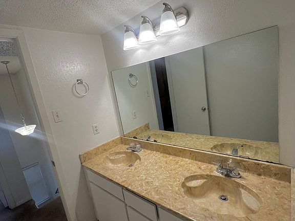 2nd image of 4936 Diaz Ave Unit 8