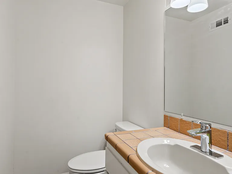 448 Lilac Ct — Photo 16