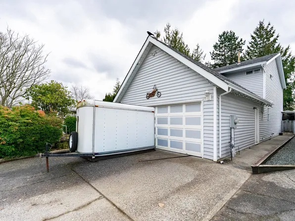 15098 98a Ave, Surrey, BC V3R 8H3