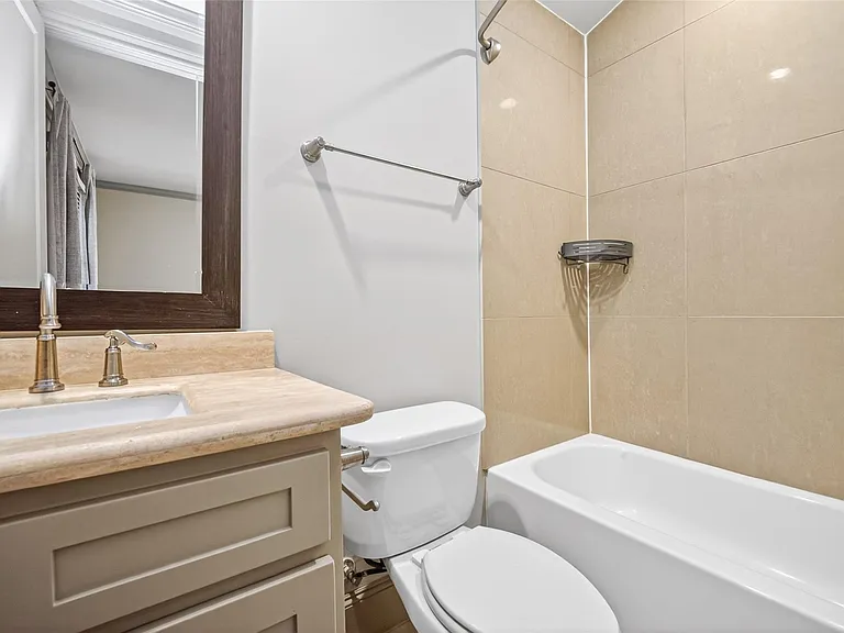 308 W Bell St — Photo 13