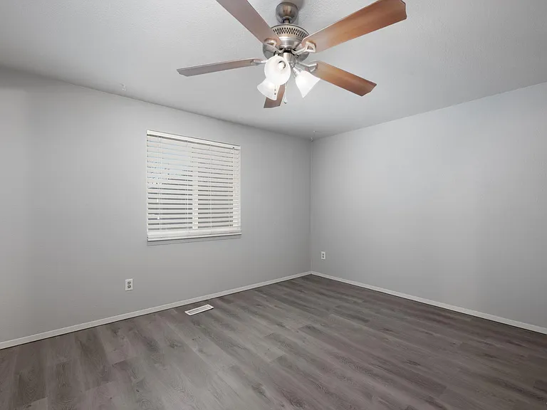 8610 S 910 E — Photo 11
