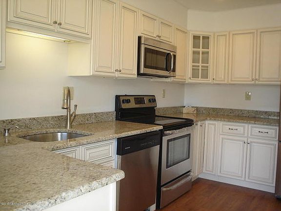 4th image of 58B Buckingham Dr