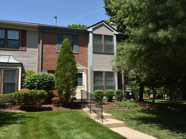 17 Veros Ln, Franklin Park, NJ 08823