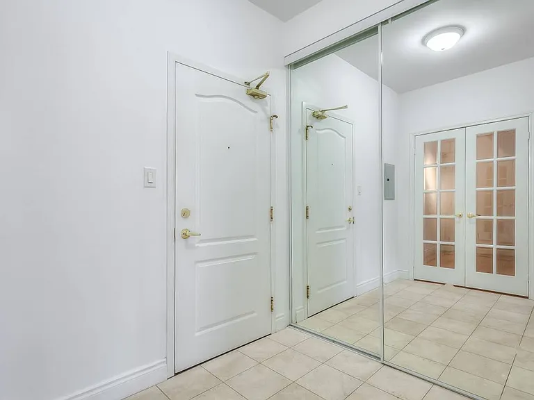 77 McMurrich St #307-U307 — Photo 18