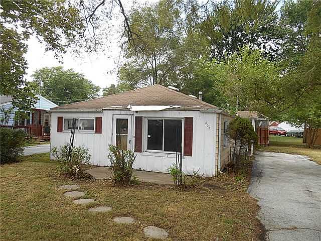 1st image of 202 Mary Ave