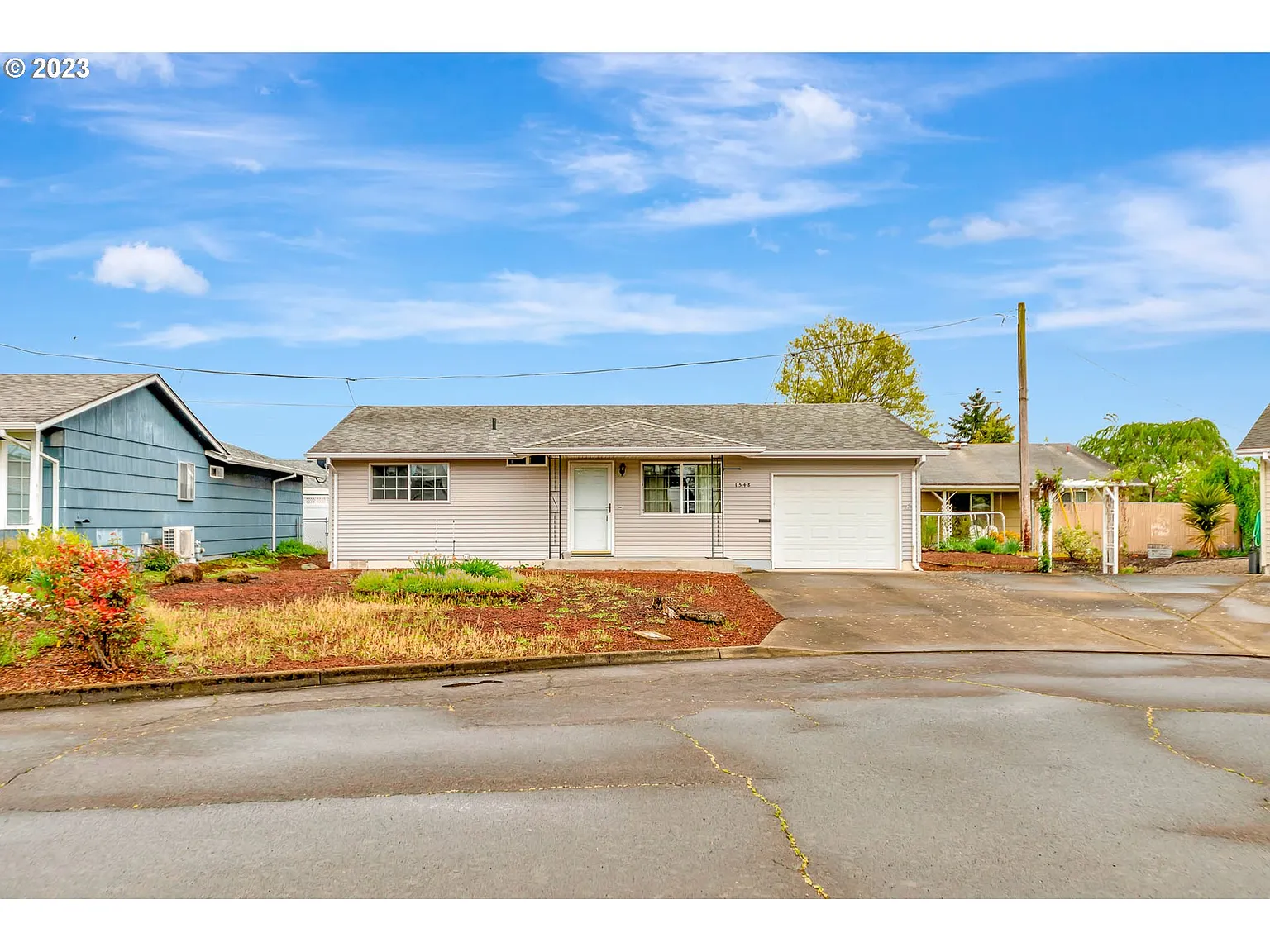 1548 Umpqua Pl photo 1