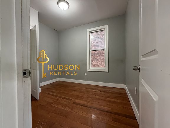4th image of 230 Wilkinson Ave #1