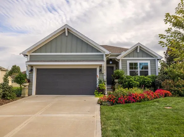 116 SE Water Garden Ct, Blue Springs, MO 64064