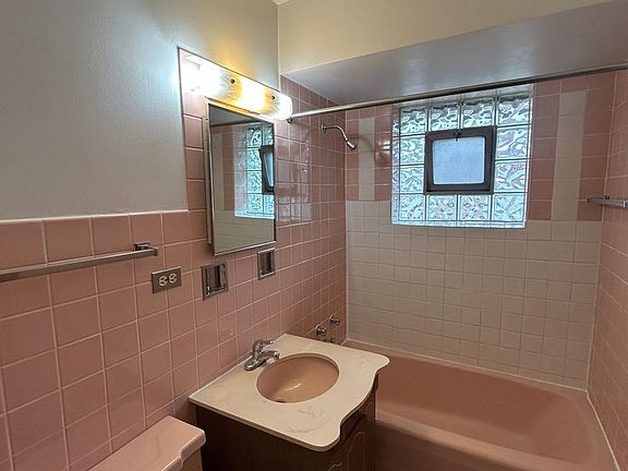4th image of 4112 N Kedvale Ave APT 2E