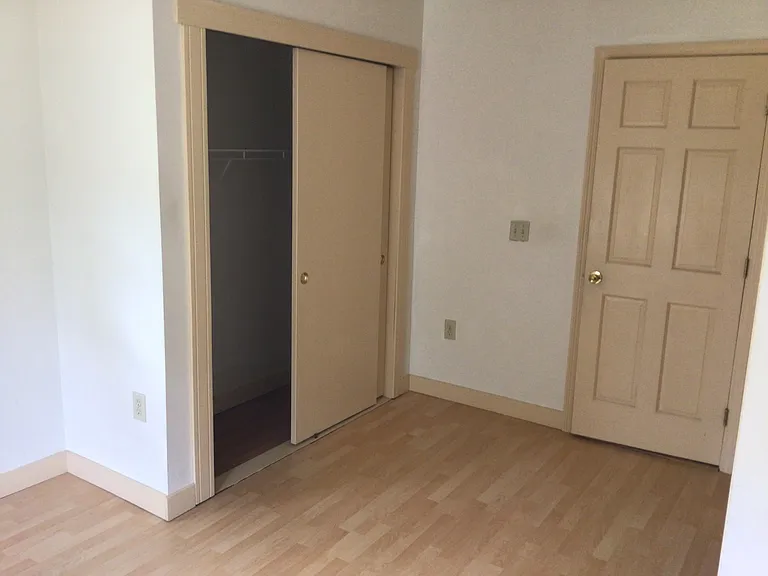 1860 Hartford Ave — Photo 2