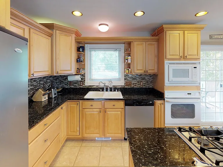 3835 Fairmeadow Dr — Photo 35