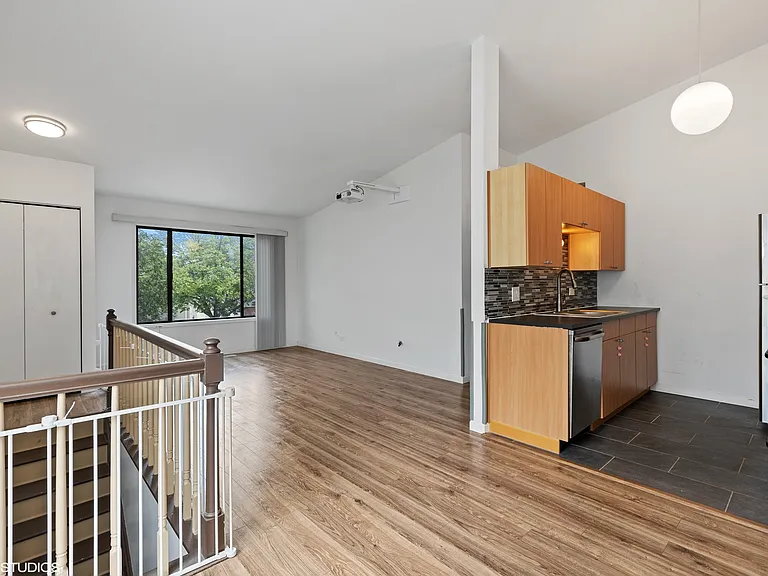415 Tyler Ct #415 — Photo 5